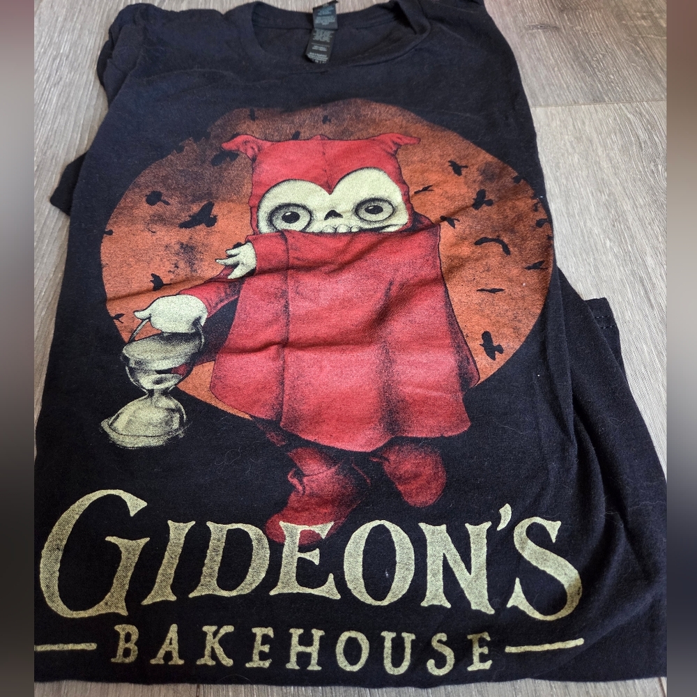 Gently Used Half Way To Halloween Gideon's Tee Xl
